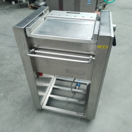Skinning machine 